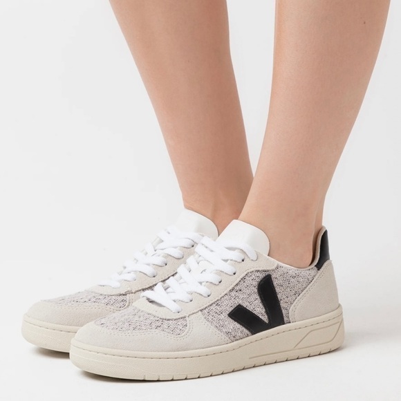 VEJA Women’s V-10 Sneaker - Snow/Black - Sz - 8.5 US / 40 EU